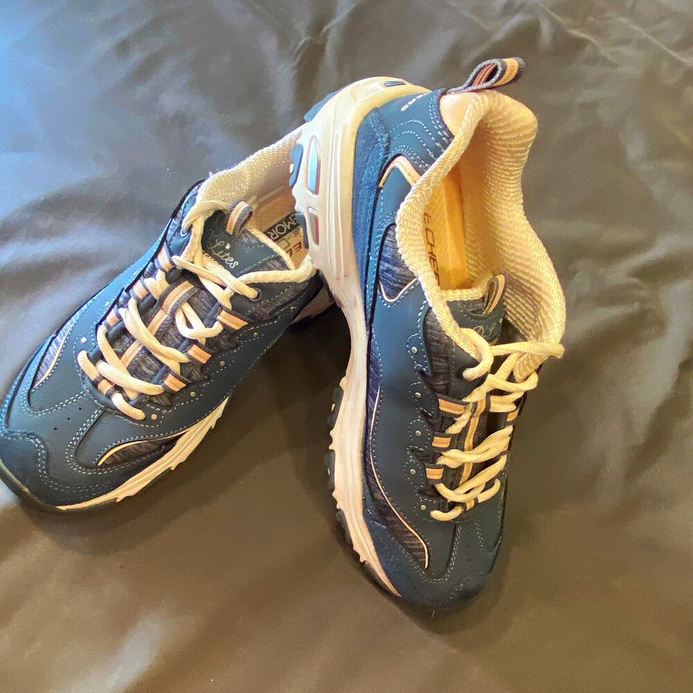 Skechers D’Lites 11936 Women’s 7.5 Navy Blue Leather Memory Foam Sneakers